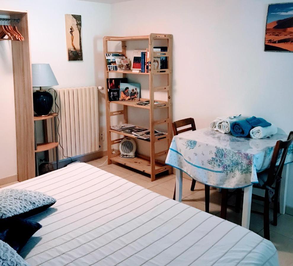 קוויאן Chambre Et Salle De Bain Prive S'Ouvrant Sur Terrasse, Jardin Et Cuisine D'Ete מראה חיצוני תמונה